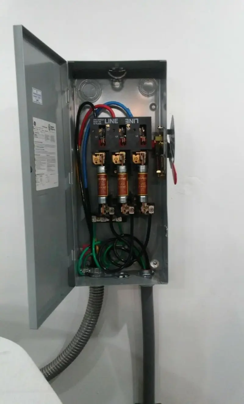 Three-phase disconnect switch installed for Smoke Detector Installation in Dimmitt